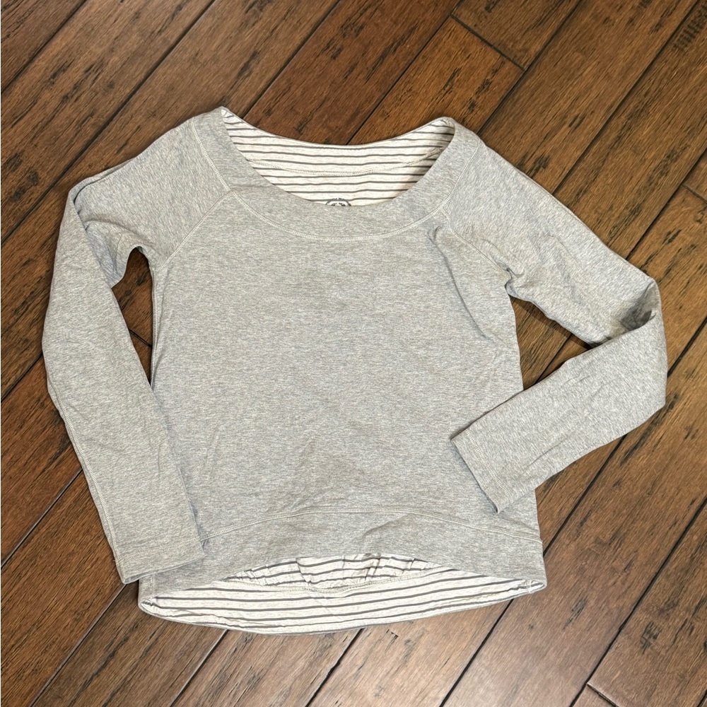 Lululemon Rundown Long Sleeve Reversible Striped/Gray Long Sleeve Top/Sweater - Picture 8 of 9